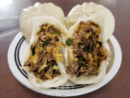 A duck egg bun