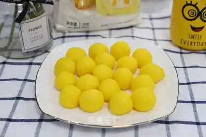 A yellow milk pie