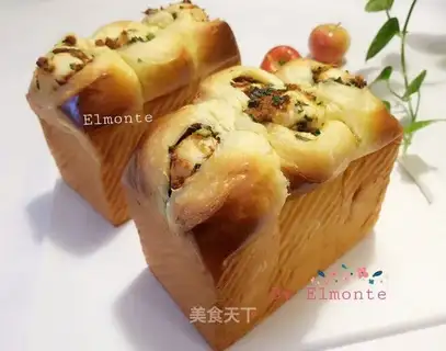 Onion pine toast