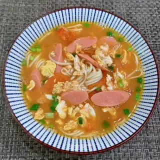 Tomato egg and ham noodles
