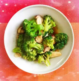 Pelican mushrooms and broccoli