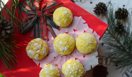 Christmas snowflake crack cookies