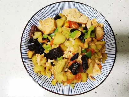 Frozen tofu with pepper and cheese