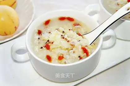 Three-colour quinoa porridge