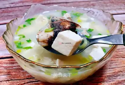 Black fish tofu soup