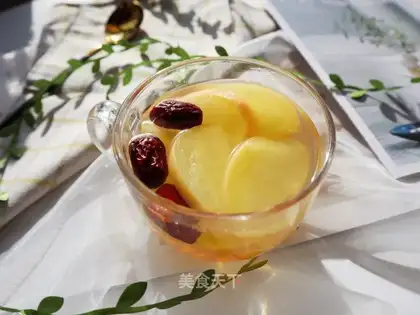 Apple and red date soup