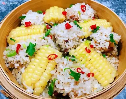 The corn in the rice chops