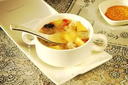 Silver ear apple soup