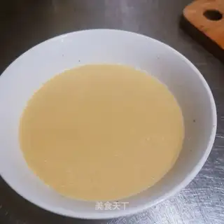 Pour chicken oil