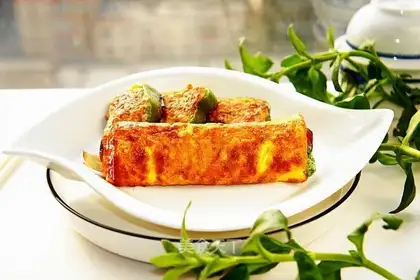 Beef sausage egg rolls
