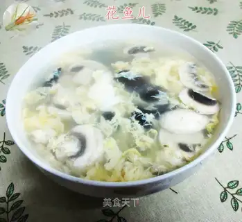 Fungus and eggs soup