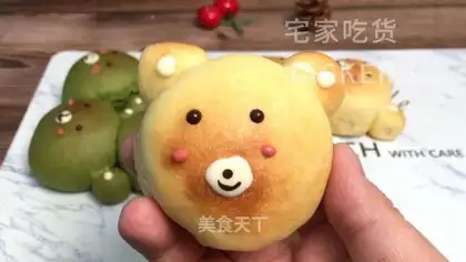 Sweet bear bread