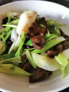 Onion fried lamb