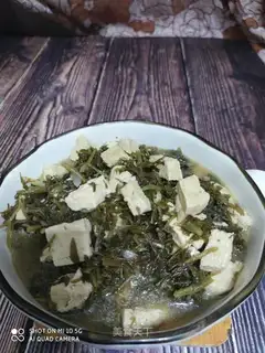 Frozen tofu soup in the snow