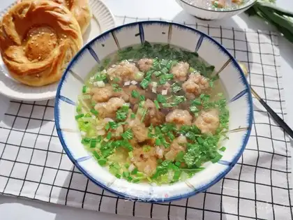 Beefball soup
