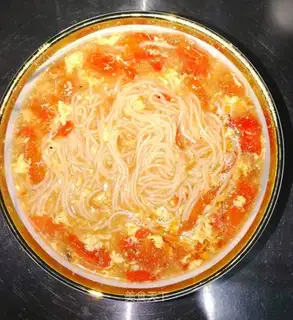 Tomato egg noodles