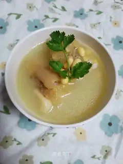 Soybeans foot soup