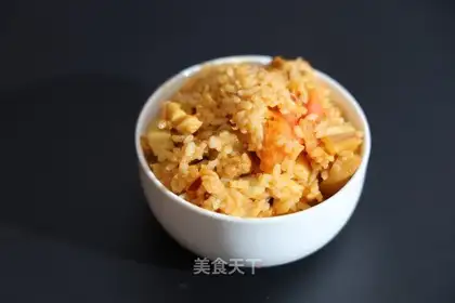 Beef pie and ham and tomato fried rice