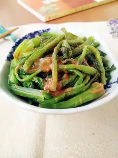 Sesame sauce spinach