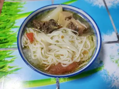 Cowtail carrot soup noodles