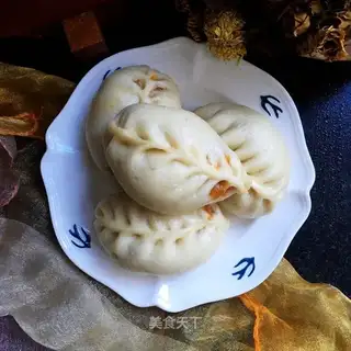 Beef onion radish bun