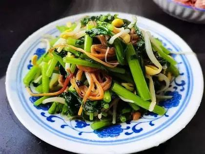 Soybeans sprouts, guacamole