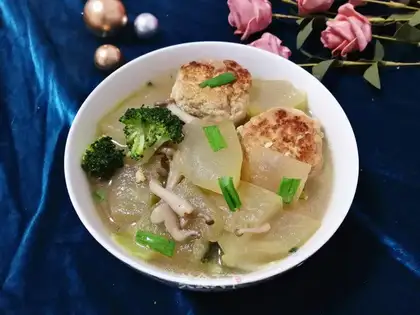 Frozen mushroom stewed meatballs