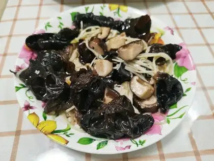 Mushroom fried wood