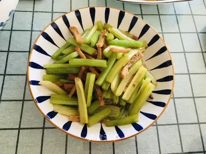 Tofu fried celery