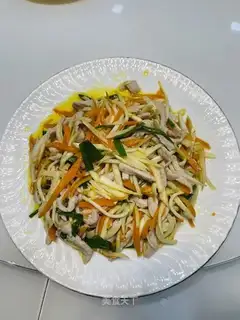 ♪ White carrots and fried meat ♪