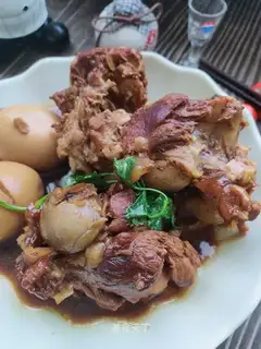 A sauerkraut pig bone