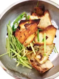 Celery pretzels