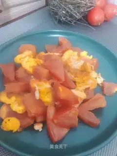 A simple tomato fried egg