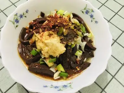 Garlic spicy pig blood