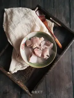 Liang, pig hoof soup