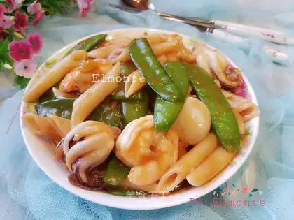 Seafood tomato pasta