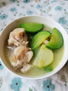 Pig's foot radish soup