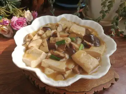 Tofu with mushrooms