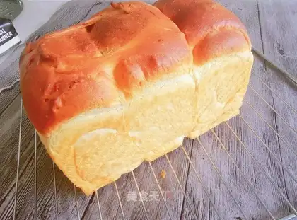 Soft raisin toast