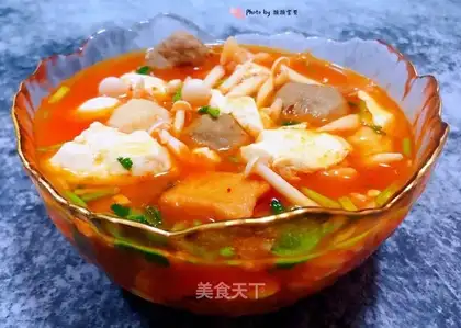 White mascara, sauerkraut, bean-curd soup