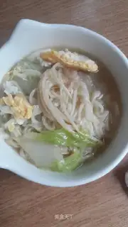 ♪ ♪ Golden pins and mushroom egg noodles ♪
