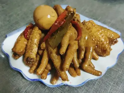 Spicy chicken wings, chicken claws