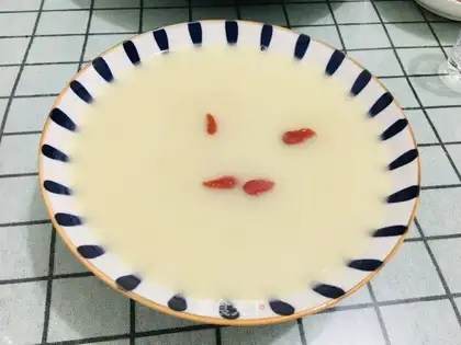 Little rice lily apple porridge