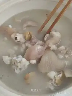 Pork-foot peanut soup