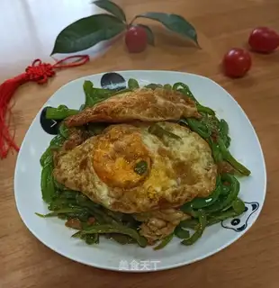 Paprika bag of eggs