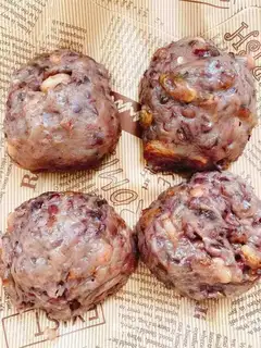 Sticky bean buns
