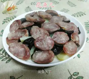 Black Molybdenum sausage steamed potatoes