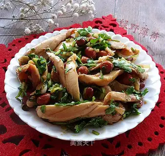 Peanut rice with chicken legs