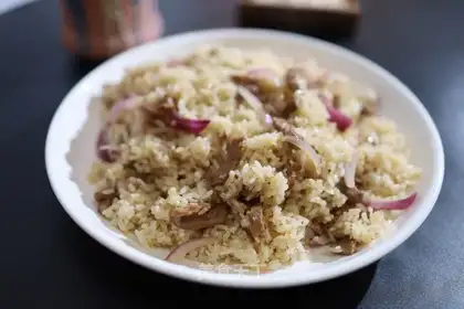 Black pepper onion beef fried rice