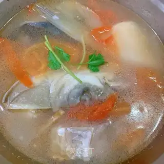 Tomato fish head soup